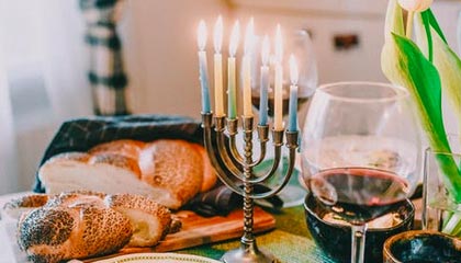 爱游戏APP_东亚足球锦标赛上的新秀崭露头角，未来可期