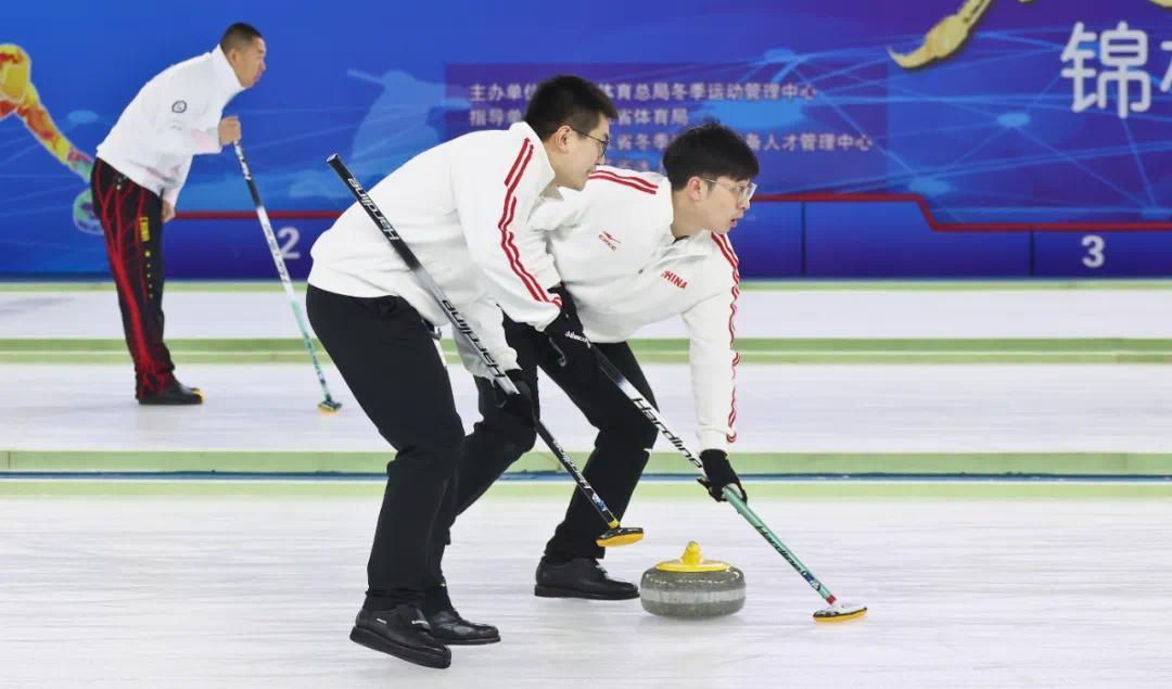 包含乡村迷你冰壶大赛，冰上古老运动的新魅力的词条