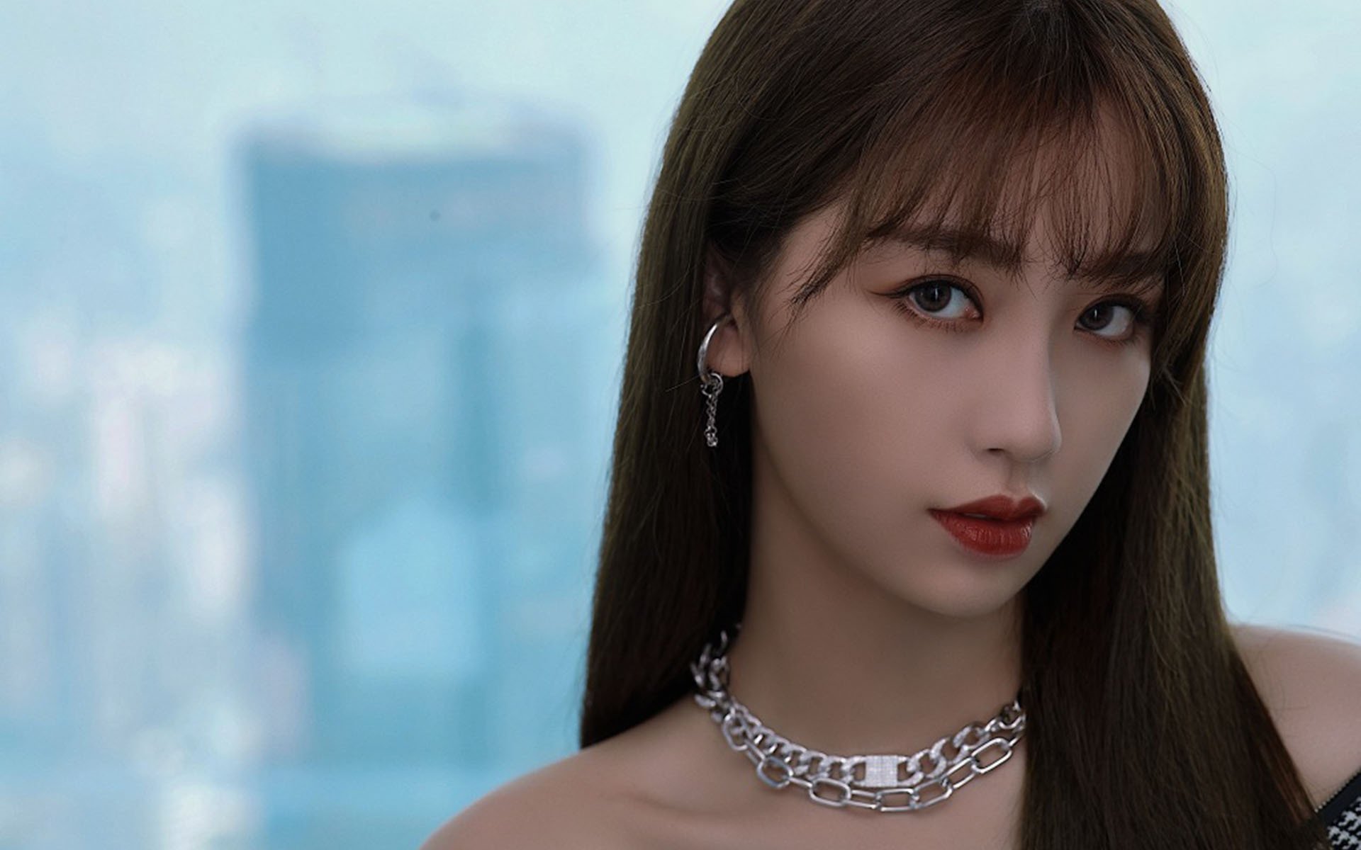 “青少年足球技能大赛引爆现场,涌现多位潜力新秀”,青少年足球技术基础训练图解