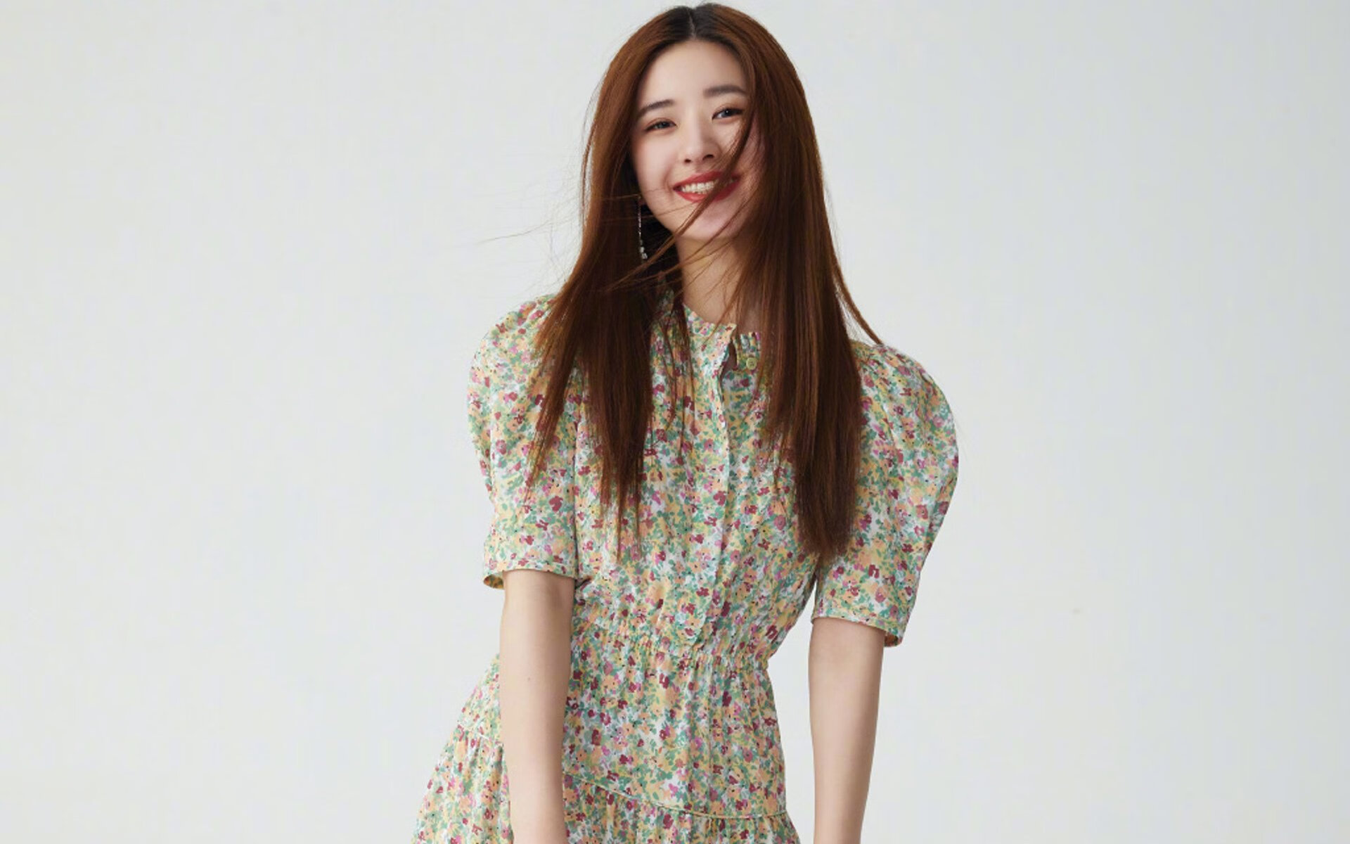 赛场压力山大:车手们的心理调适秘诀,赛车行驶时对地面的压力