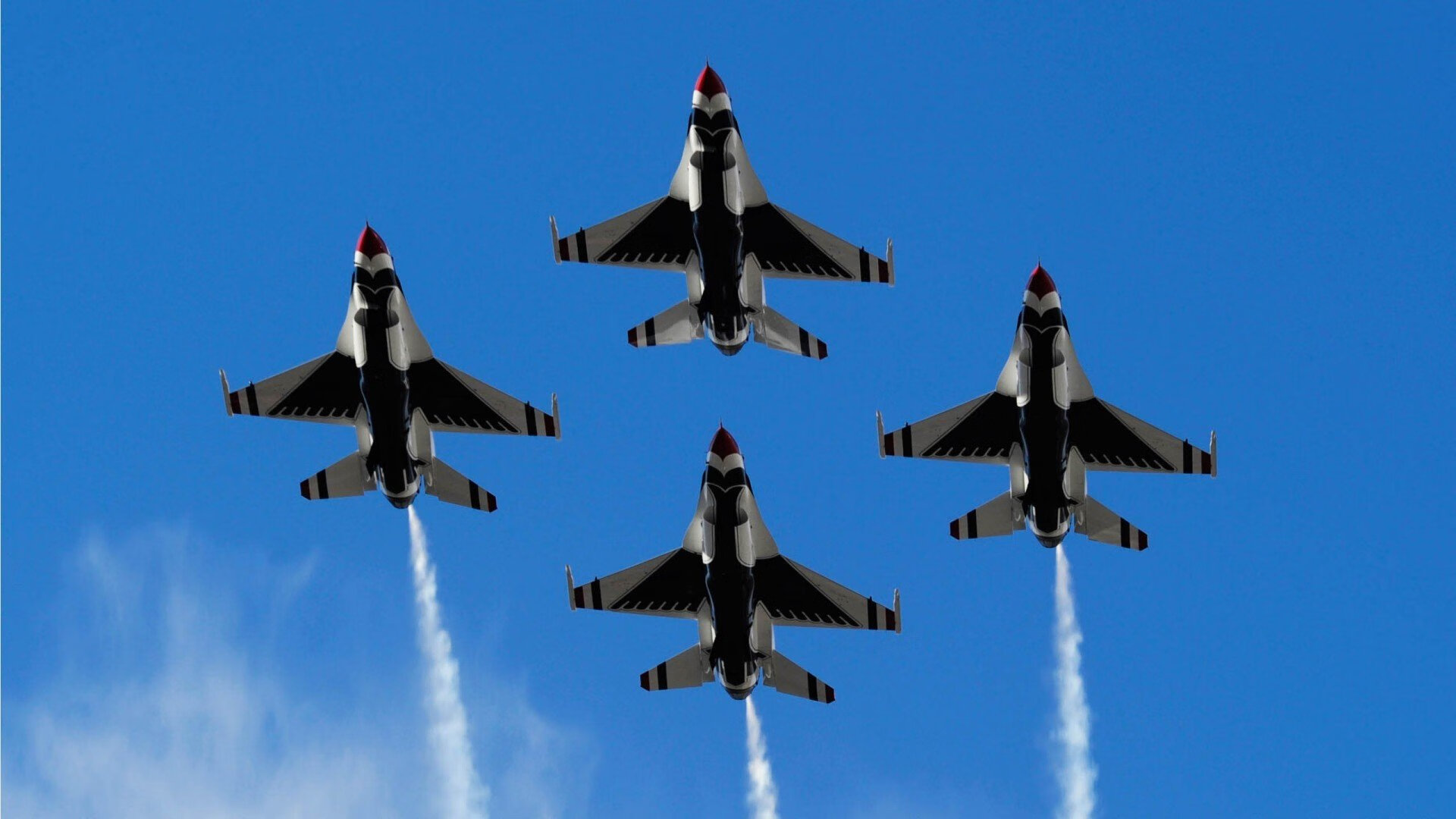 巴尔:全黑队中场的“中场指挥官”,他精准的球场洞察力为队友创造机会