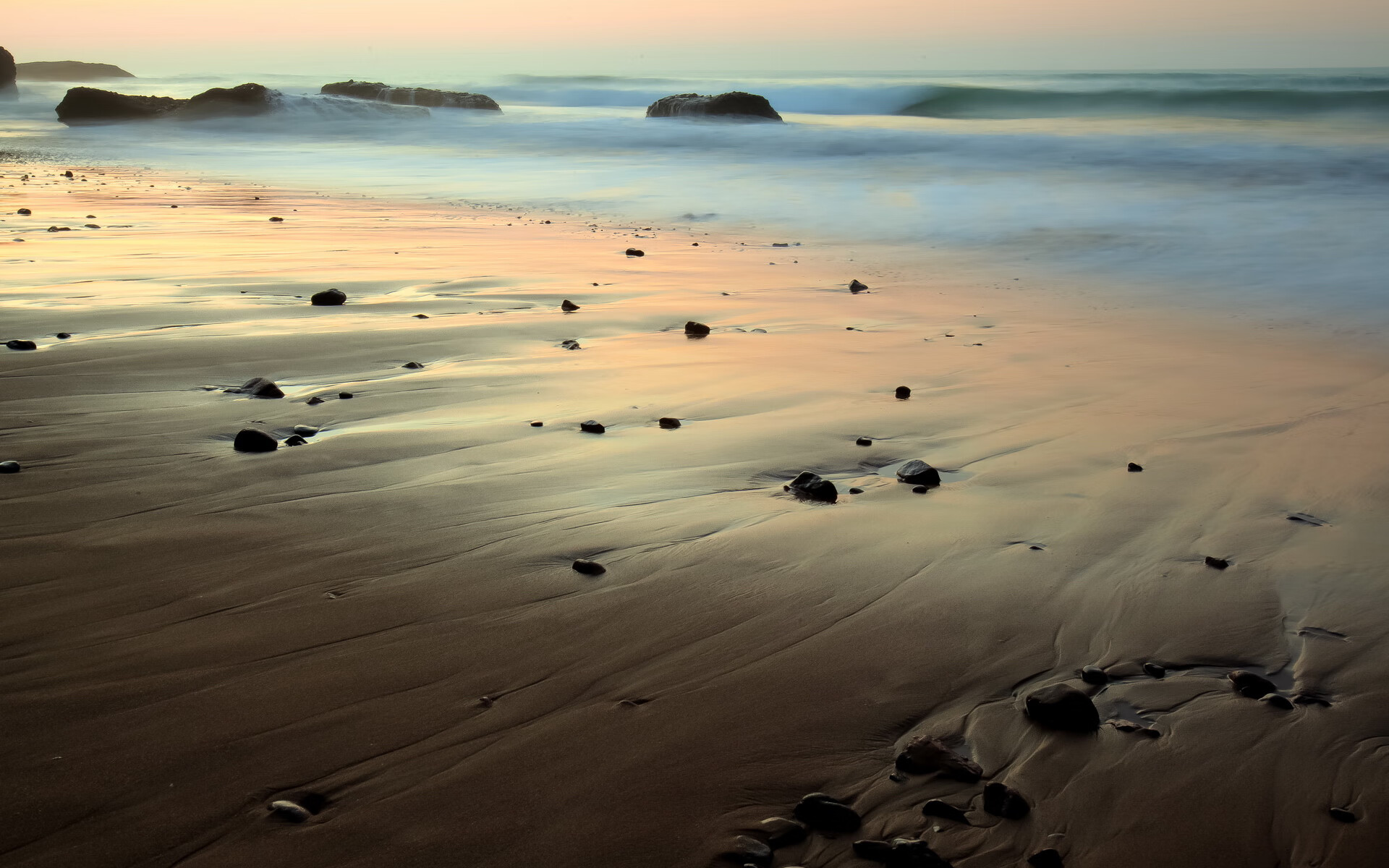 特色足球运动主题的文化创意园区逐步兴起，丰富城市文化生活，足球特色园园所标语